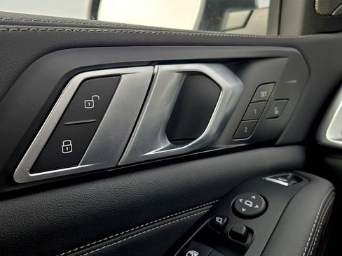 Used 2025 BMW X5 xDrive40i w/ Climate Comfort Package image 25