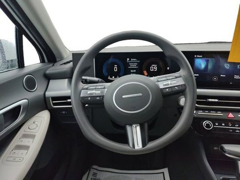 Certified 2025 Hyundai Sonata SE image 12