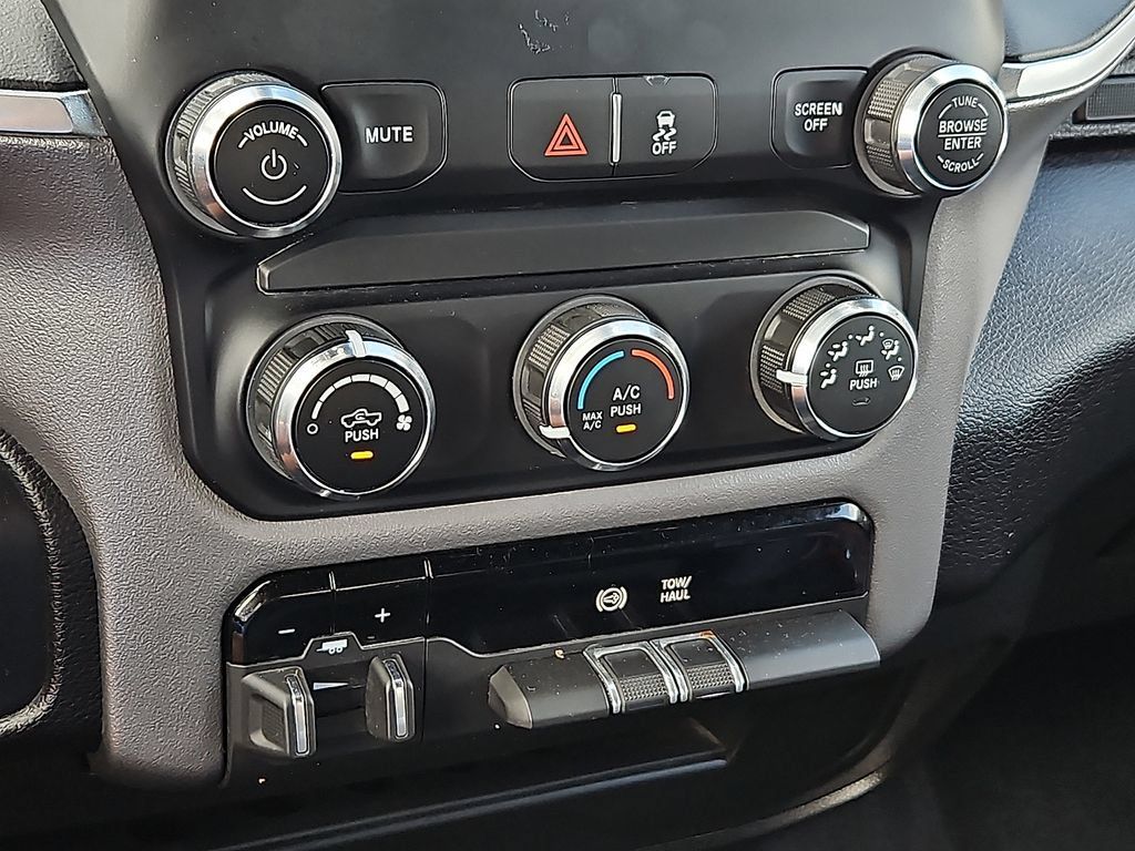 Used 2024 RAM 3500 Big Horn AWD/4WD image 28