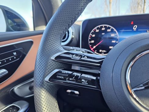 Used 2025 Mercedes-Benz GLC 300 4MATIC image 25