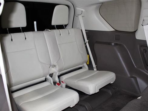 Used 2015 Lexus GX 460 w/ Premium Package AWD/4WD image 33
