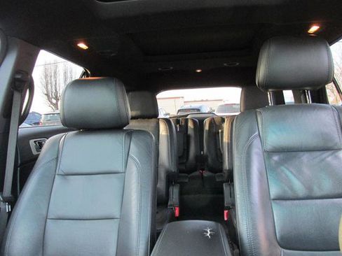 Used 2015 Ford Explorer XLT w/ Equipment Group 202A AWD/4WD image 11