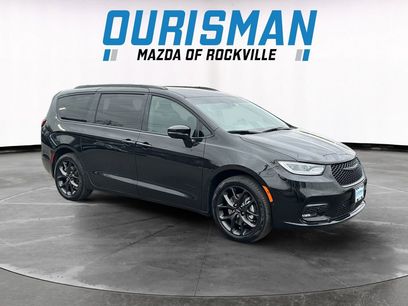 Used 2021 Chrysler Pacifica Touring-L w/ Uconnect Theater Family Group