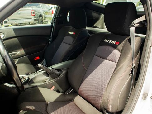 Used 2009 Nissan 370Z NISMO RWD image 22