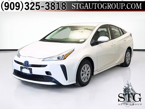 Used 2019 Toyota Prius L Eco image 1