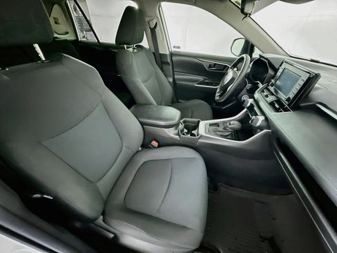 Used 2021 Toyota RAV4 LE FWD image 29