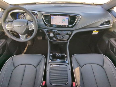 New 2026 Chrysler Pacifica Limited w/ Uconnect Theater Family Group image 21