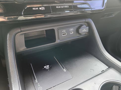 Used 2025 Honda Pilot Black Edition image 11