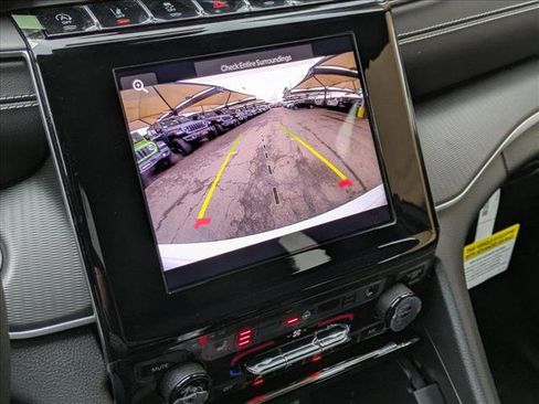 New 2025 Jeep Grand Cherokee Altitude image 13