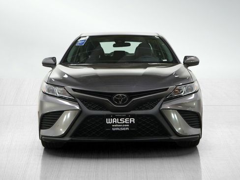 Used 2019 Toyota Camry SE FWD image 2