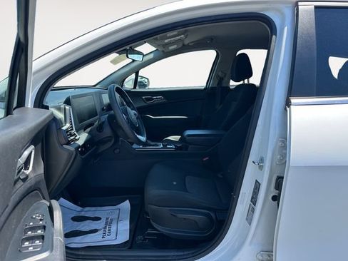 Used 2023 Kia Sportage LX AWD/4WD image 9