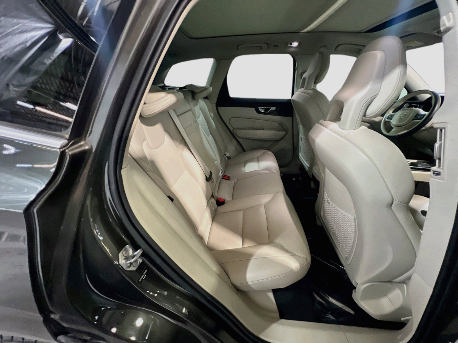 Used 2018 Volvo XC60 T5 Momentum w/ Convenience Package AWD/4WD image 21