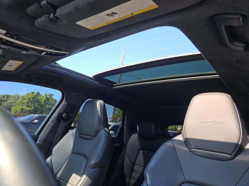 Used 2021 Porsche Cayenne Turbo image 7