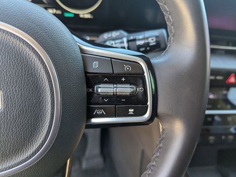 Certified 2024 Kia Carnival SX image 29