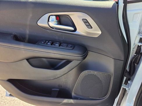 New 2026 Chrysler Pacifica Select image 20