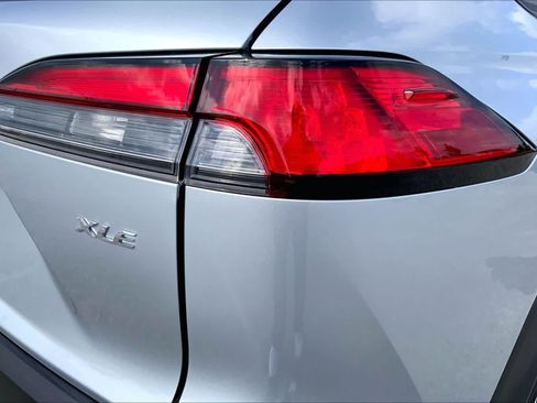 Used 2023 Toyota Corolla Cross XLE w/ Convenience Package FWD image 30