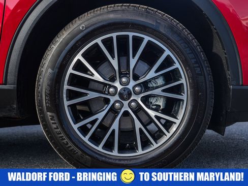 Used 2025 Ford Escape SE w/ PHEV Premium Package image 19