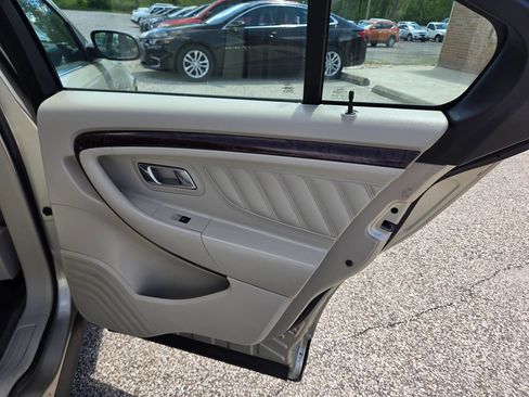 Used 2010 Ford Taurus Limited AWD/4WD image 23