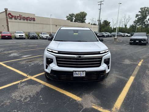 Used 2026 Chevrolet Traverse High Country w/ LPO, Floor Liner Package FWD image 9