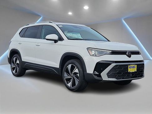 New 2026 Volkswagen Taos SE image 2