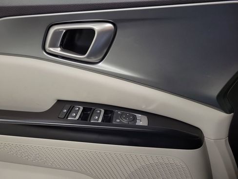 Used 2024 Kia Carnival LX image 19