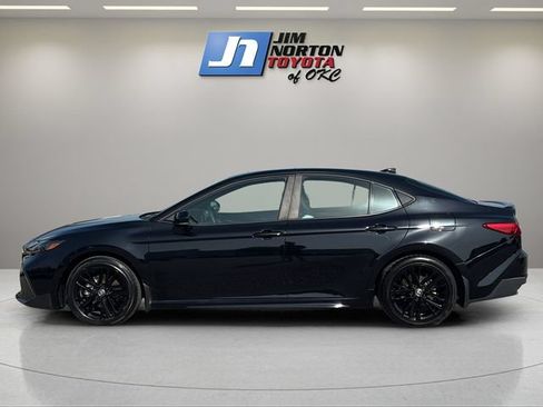Used 2025 Toyota Camry SE w/ Convenience Package FWD image 8