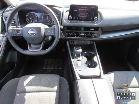 Certified 2025 Nissan Rogue SV FWD image 19
