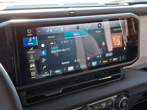 Used 2024 Jeep Wrangler Sahara w/ Safety Group image 17