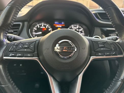 Used 2018 Nissan Rogue SV image 23