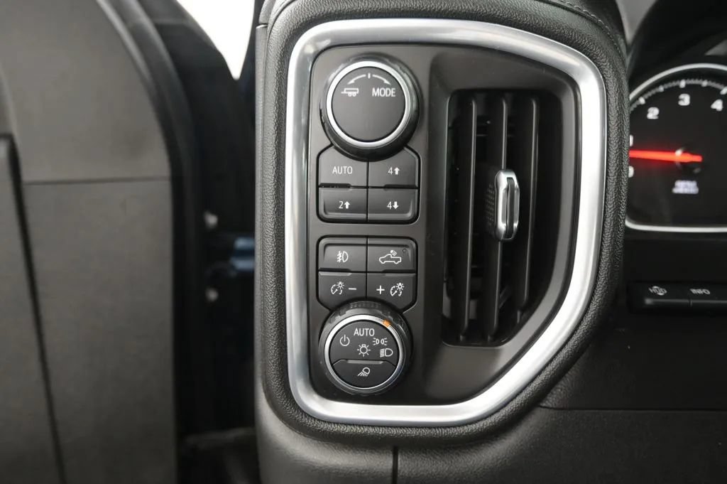 Used 2020 Chevrolet Silverado 2500 LTZ w/ Technology Package AWD/4WD image 37