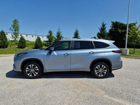 Used 2024 Toyota Highlander XLE AWD/4WD image 8