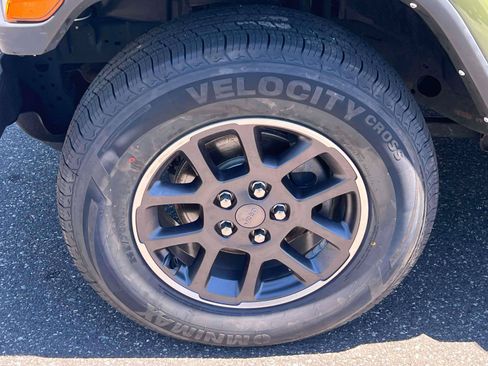 Used 2021 Jeep Gladiator Overland AWD/4WD image 5