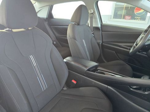 Used 2023 Hyundai Elantra SEL w/ Convenience Package FWD image 11