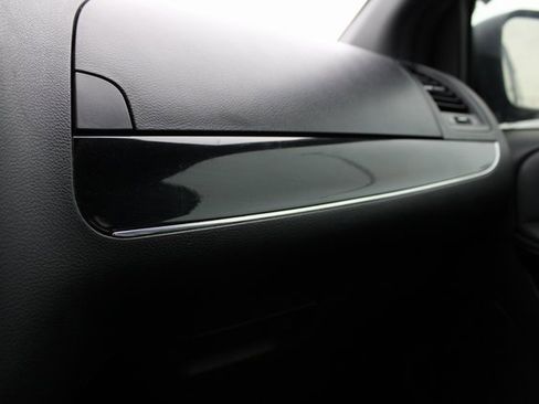 Used 2016 Dodge Grand Caravan SXT image 8