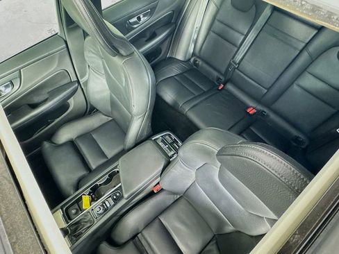 Used 2019 Volvo S60 T5 Inscription image 25