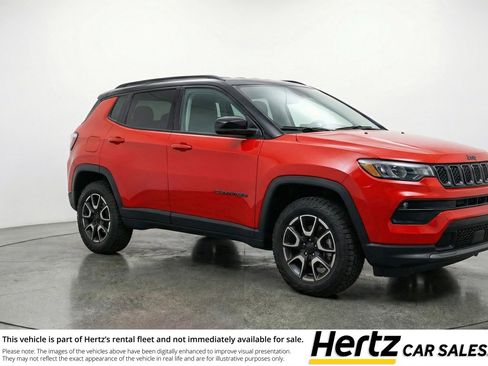Used 2025 Jeep Compass Trailhawk AWD/4WD image 1