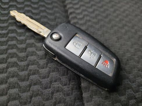 Used 2020 Nissan Rogue Sport S image 32