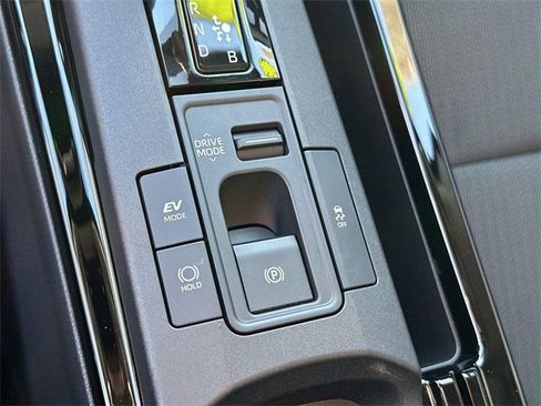 Used 2025 Toyota Prius LE image 37