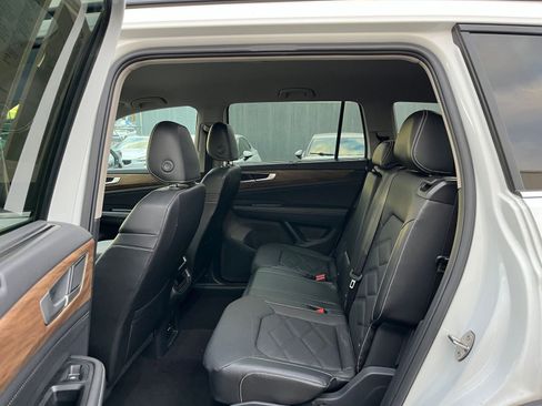 Used 2025 Volkswagen Atlas SE image 26