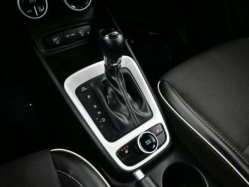 Certified 2025 Hyundai Venue Limited image 21