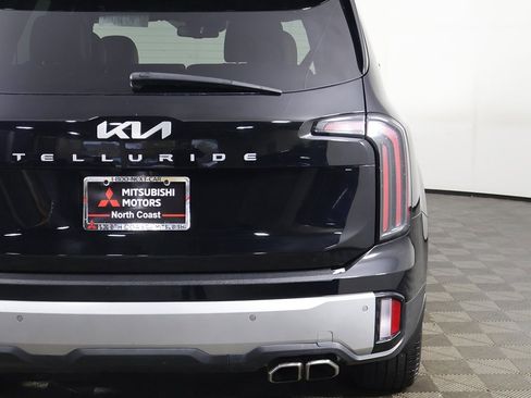 Used 2024 Kia Telluride EX w/ EX Captain's Chair Package image 18