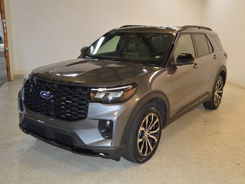 Certified 2025 Ford Explorer ST-Line image 7