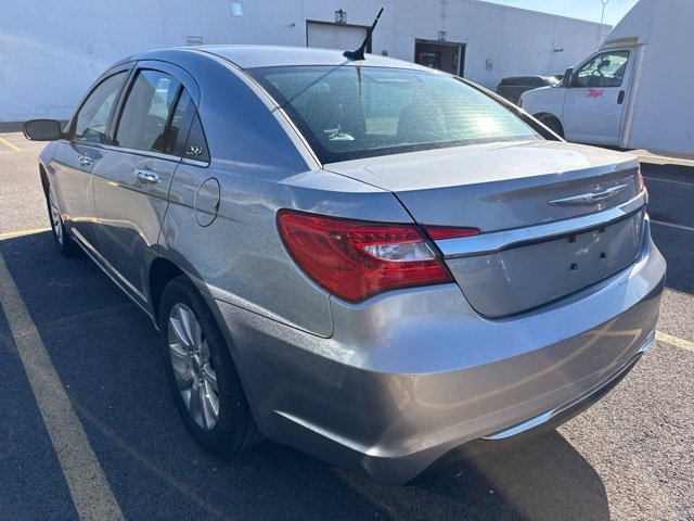 Used 2013 Chrysler 200 Limited FWD image 3