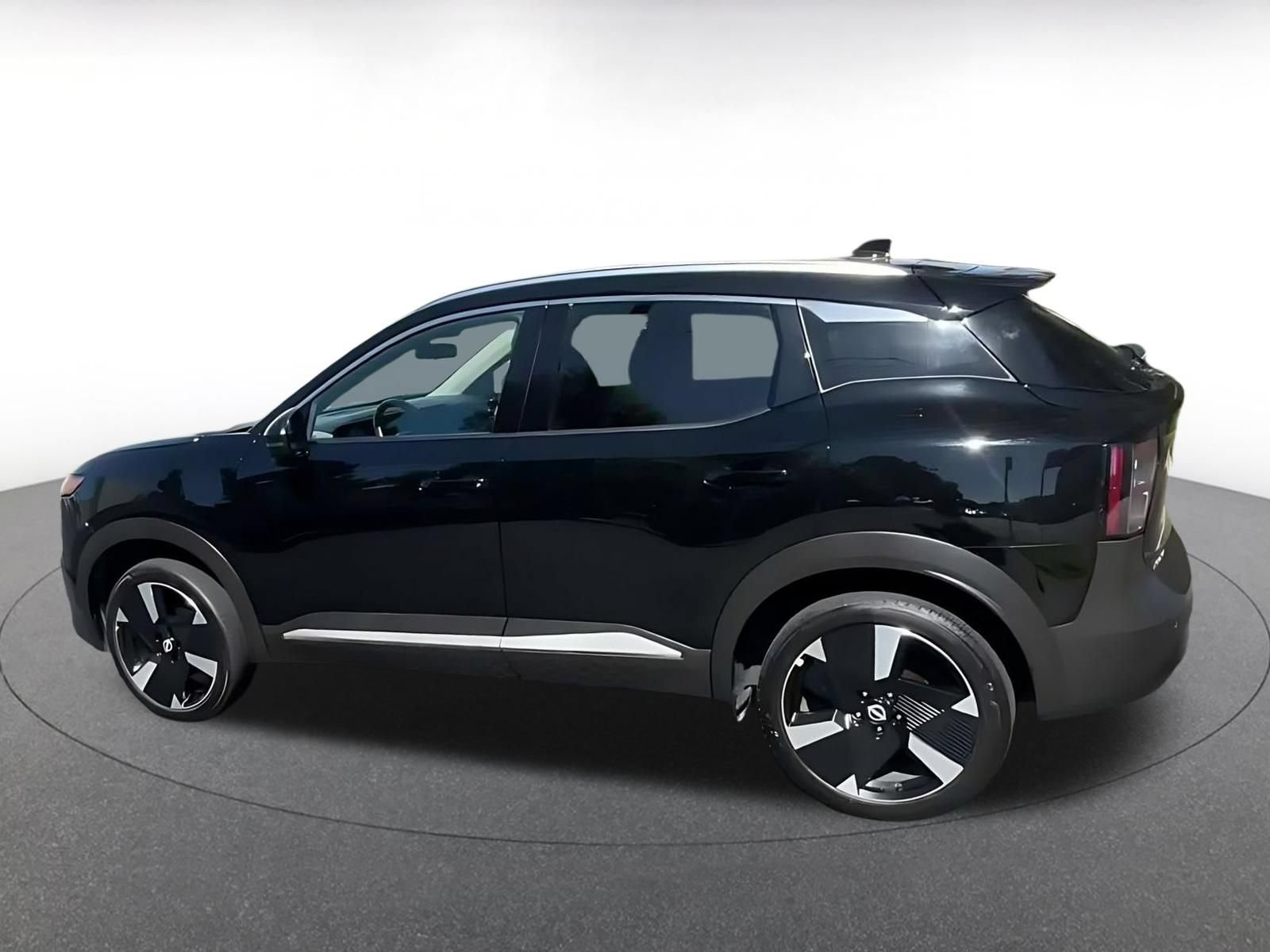 Used 2026 Nissan Kicks SR AWD/4WD image 9