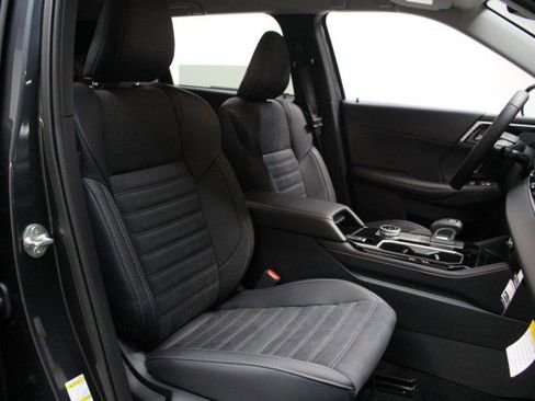 New 2025 Mitsubishi Outlander SE image 19