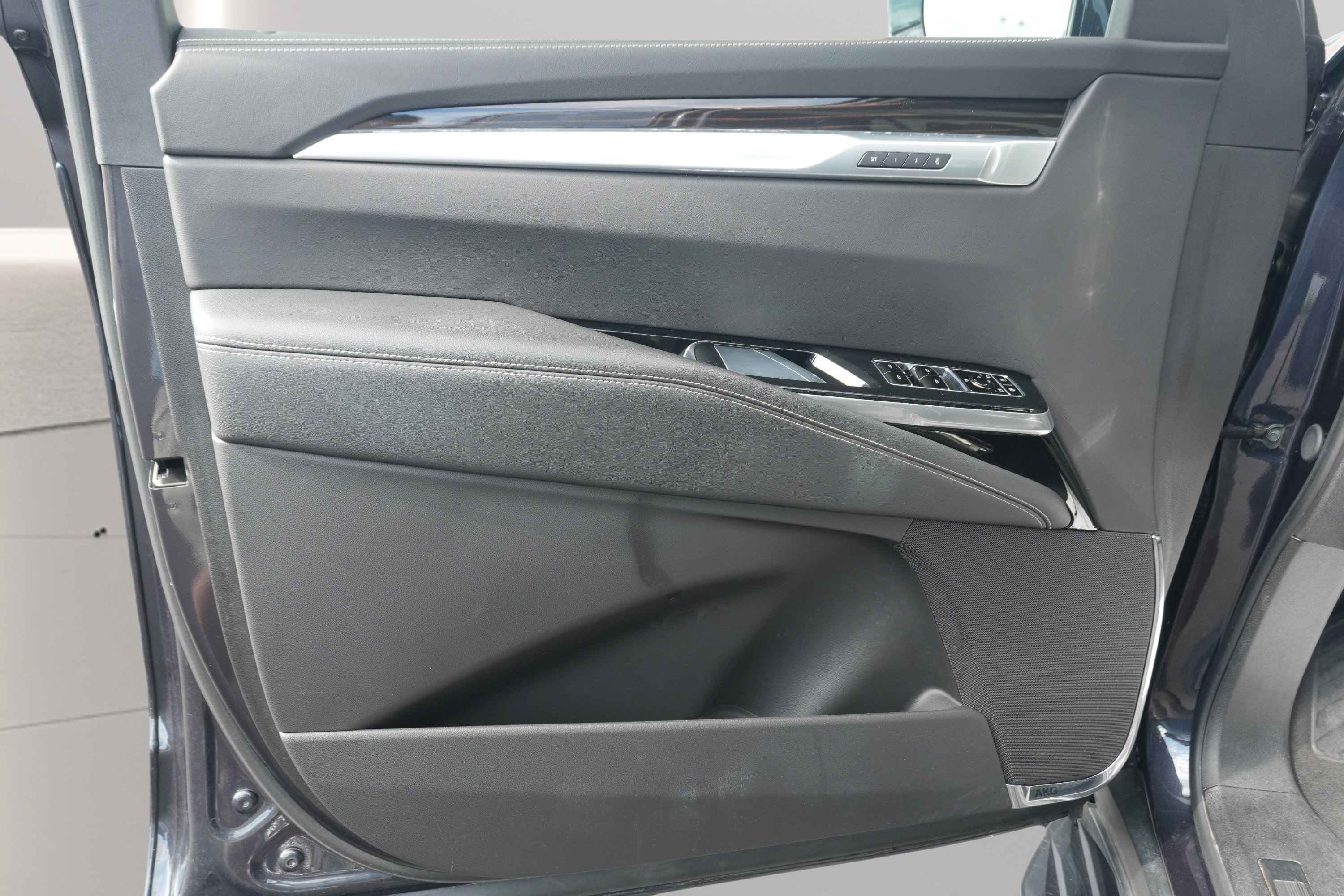 Used 2025 Cadillac Escalade Premium Luxury AWD/4WD image 12