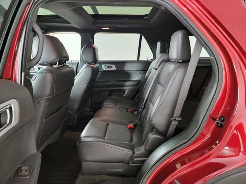 Used 2014 Ford Explorer XLT w/ Equipment Group 202A AWD/4WD image 15