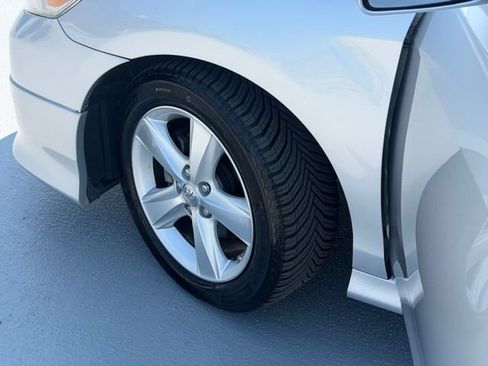Used 2011 Toyota Camry SE FWD image 20