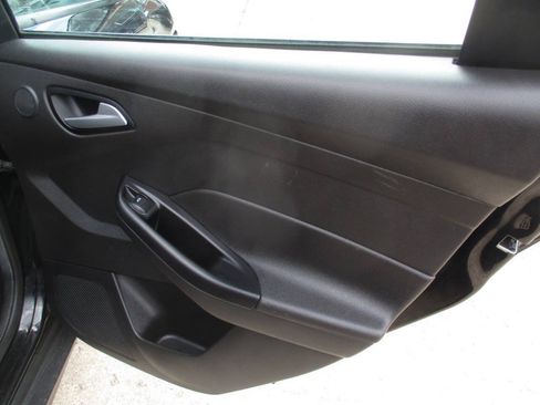Used 2018 Ford Focus SEL FWD image 38