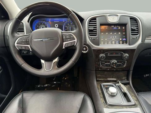 Used 2016 Chrysler 300 C image 18